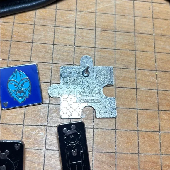 Disney Trading Pin Minnie Mouse Polka Dot Puzzle Piece Plus 3 More Variety - Picture 6 of 17